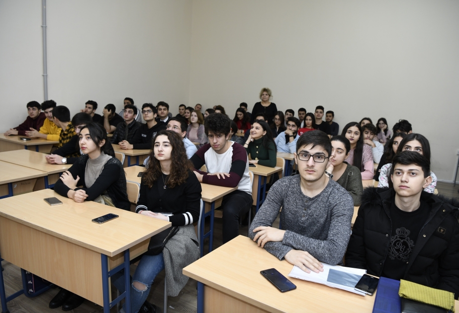 Lehrer an Universität der Franche-Comté hielt Seminar für aserbaidschanische Studenten ab