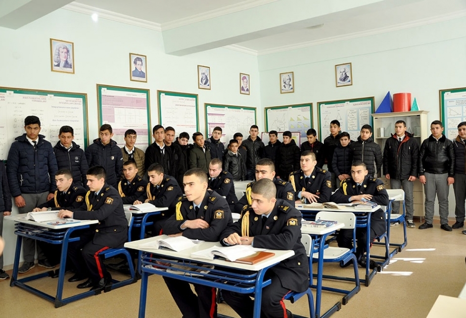 Şagirdlər Heydər Əliyev adına Hərbi Liseylə tanış olublar