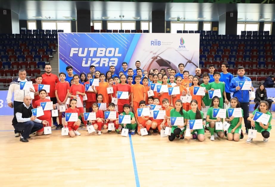 En Azerbaiyán se celebró una clase magistral sobre fútbol para escolares