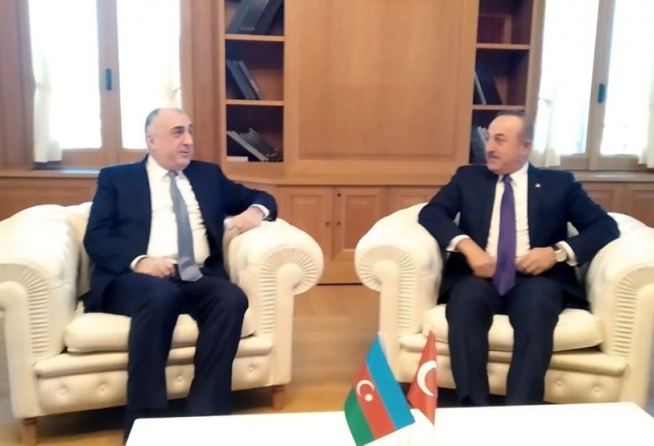 Canciller azerbaiyano se reunió con su homólogo turco