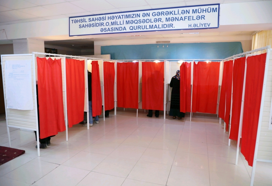 مراكز الاقتراع تغلق أبوابها أمام الناخبين للانتخابات البلدية في أذربيجان