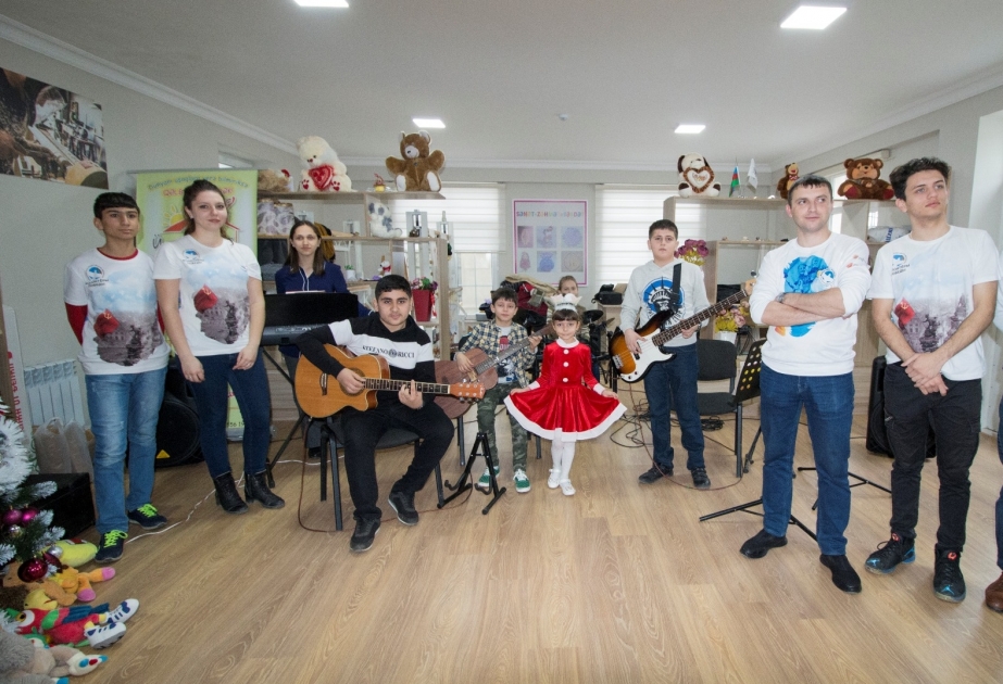 В Баку прошла благотворительная новогодняя акция «Дорогами добра»