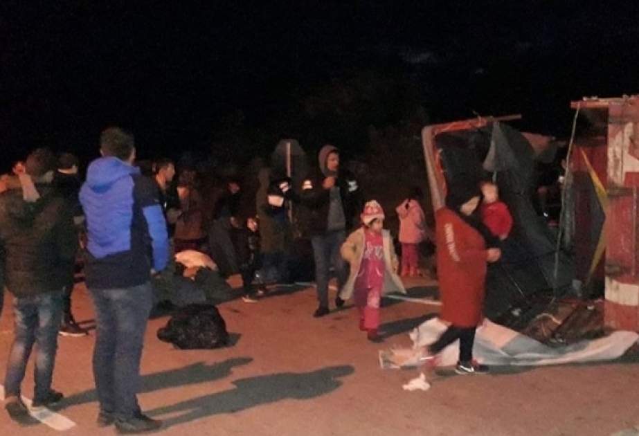Türkiyədə içərisində qanunsuz miqrantların olduğu yük avtomobili aşıb