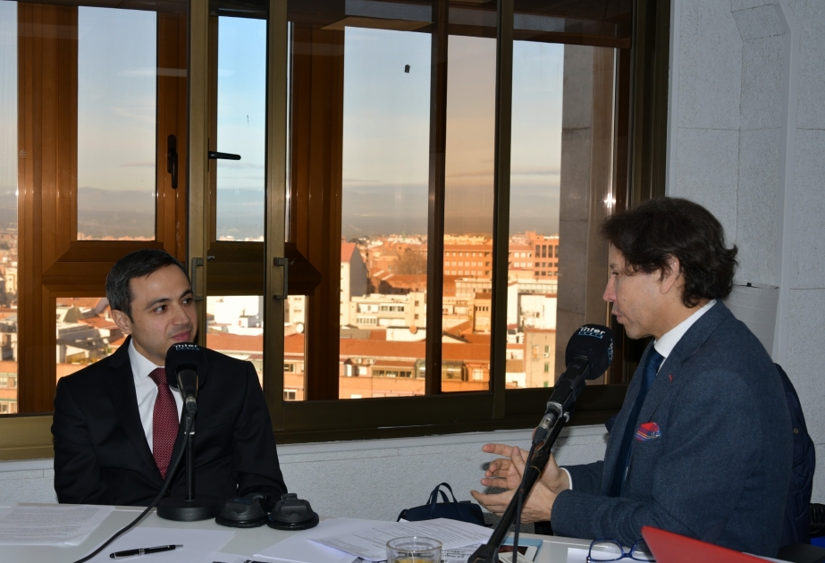 El público español fue informado sobre las realidades de Azerbaiyán