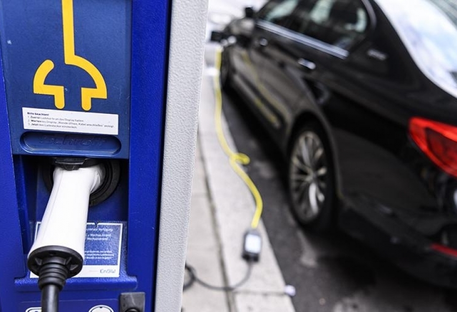 Britaniyalı diplomatlar elektromobillərdən istifadəyə keçəcəklər