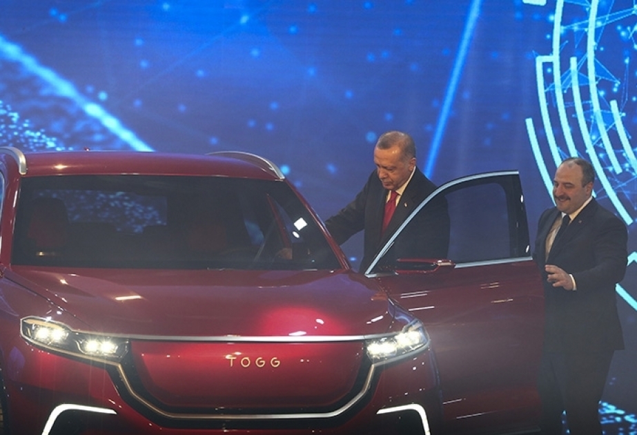 Präsident Erdogan präsentiert türkisches E-Auto