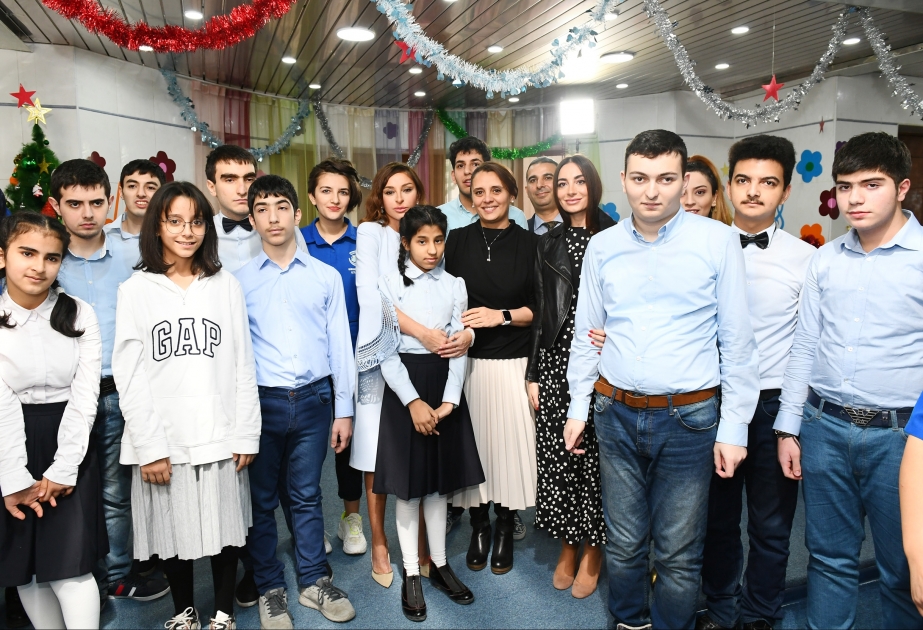 Autizm sindromlu uşaqlar üçün Reabilitasiya Mərkəzində bayram şənliyi təşkil olunub  Birinci vitse-prezident Mehriban Əliyeva şənlikdə iştirak edib VİDEO