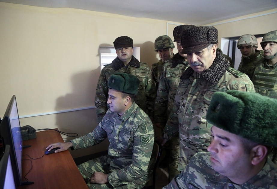 Müdafiə naziri Dünya Azərbaycanlılarının Həmrəylik Gününü cəbhədə xidmət edən hərbi qulluqçularla qeyd edib