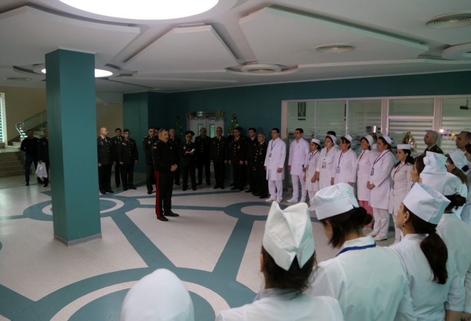 Bayramlar münasibətilə hərbi hospitalda müalicə alan hərbi qulluqçular ziyarət olunub
