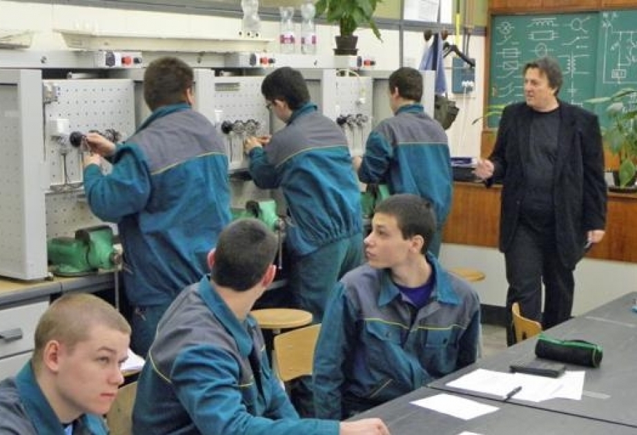 Венгрия переходит на австрийскую модель менеджмента сектора профтехобразования