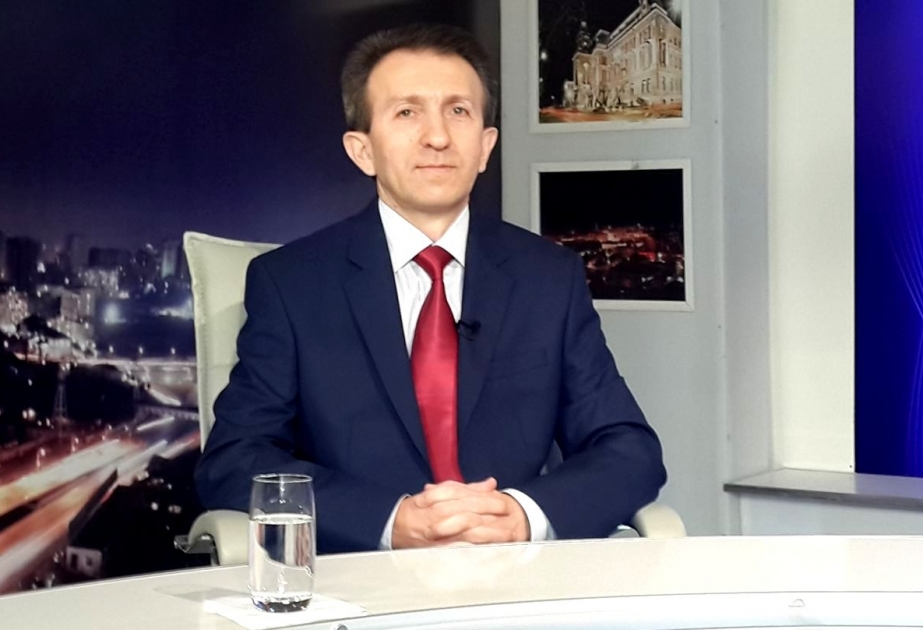 Elçin Əhmədov: Azərbaycan mürəkkəb geosiyasi şəraitdə milli maraqlara söykənən müstəqil xarici siyasət həyata keçirir