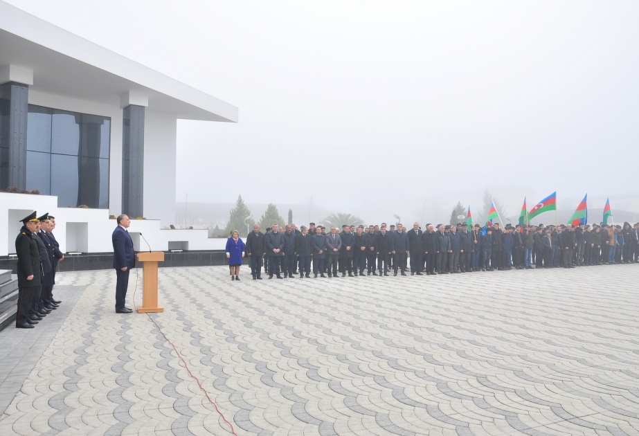 Gənclər böyük ruh yüksəkliyi ilə hərbi xidmətə yola düşürlər