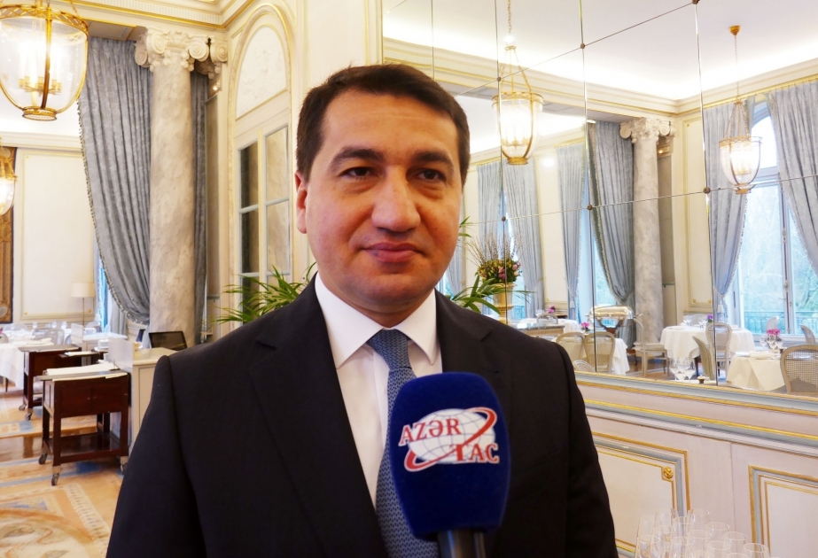 Hikmet Hajiyev: La cooperación entre Azerbaiyán y Francia se desarrolla en diferentes direcciones