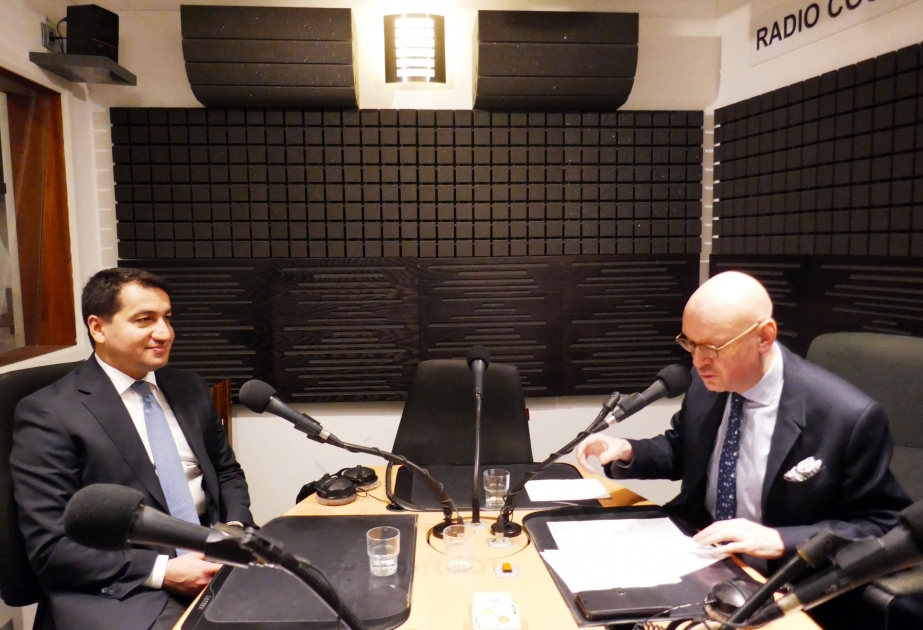 Hikmet Hajiyev concedió una entrevista a la Radio Courtoisie de Francia