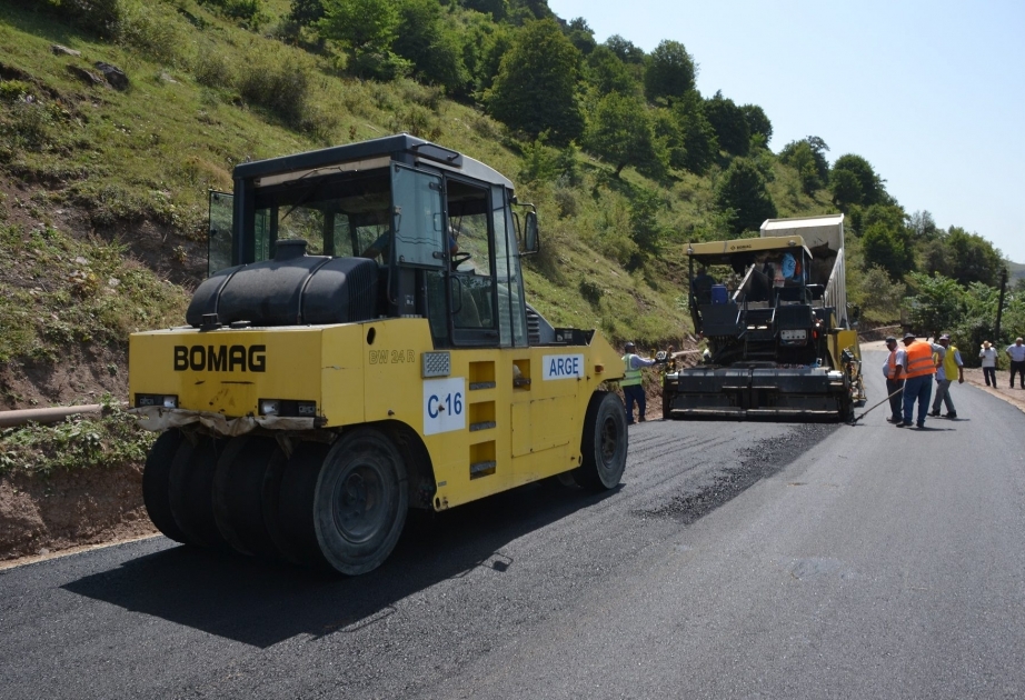 Präsident Ilham Aliyev stellt 17,4 Millionen Manat für Straßenbau in Aghsu Region bereit