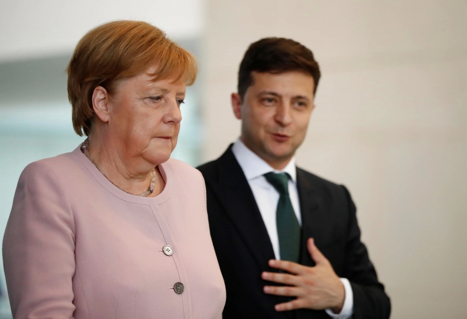 Zelenski ilə Merkel təbii qazın Ukraynadan Avropaya nəqli məsələsini müzakirə ediblər