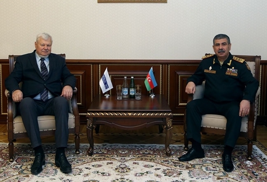 Verteidigungsminister Hasanov trifft sich mit Andrzej Kasprzyk