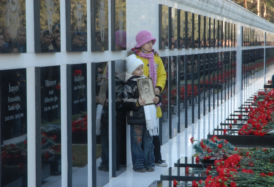 20 Yanvara 30 ildən sonra baxış  FOTOKOMPOZİSİYA