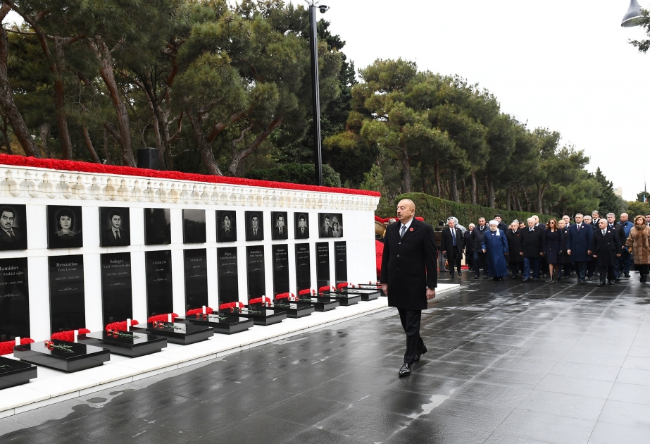 Le président Ilham Aliyev rend hommage à la mémoire des martyrs du 20 Janvier VIDEO