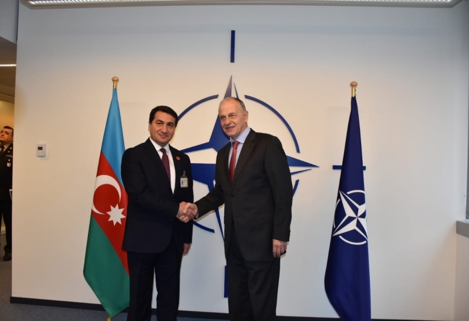 Asistente del presidente de Azerbaiyán visita la sede de la OTAN