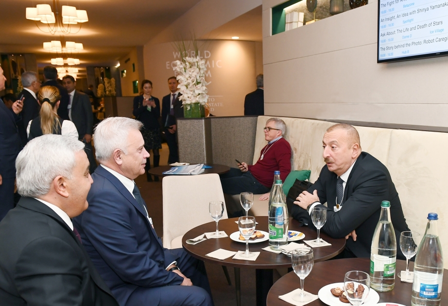 Se decidió impulsar el desarrollo de los campos azerbaiyanos de "Najchiván" y "Goshadash" juntamente con la empresa rusa "LUKOIL"