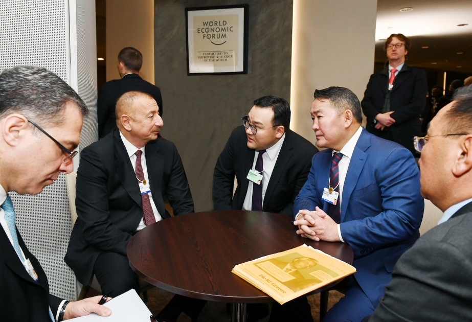 Les présidents azerbaïdjanais et mongol se rencontrent à Davos VIDEO