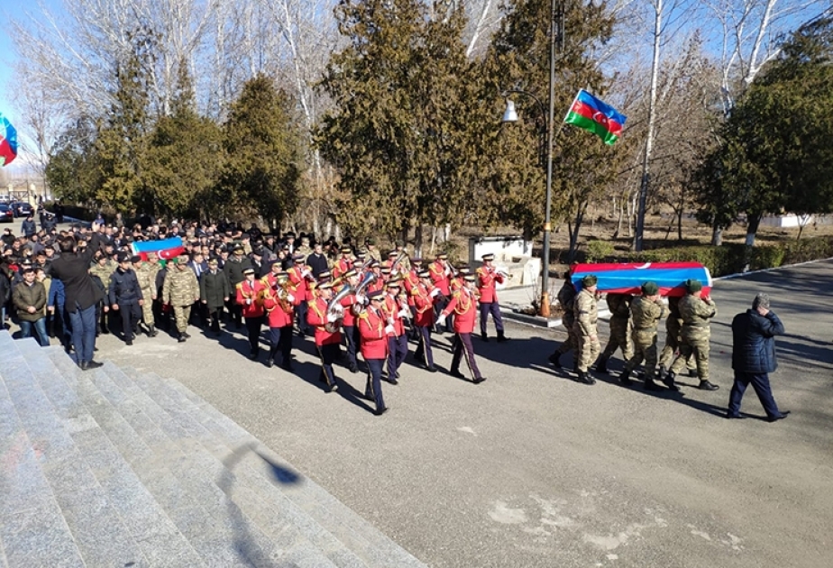 26 ildən sonra kimliyi müəyyənləşən şəhidin nəşi ekshumasiya edilərək Yevlaxda dəfn olunub FOTO VİDEO