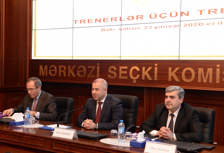 В связи с выборами в Милли Меджлис начались тренинги для нижестоящих избирательных комиссий