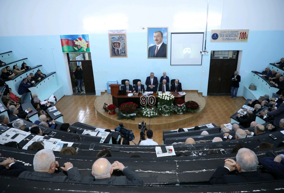Azərbaycan Tibb Universitetində professor Vaqif Şadlinskinin 80 illik yubileyi qeyd olunub