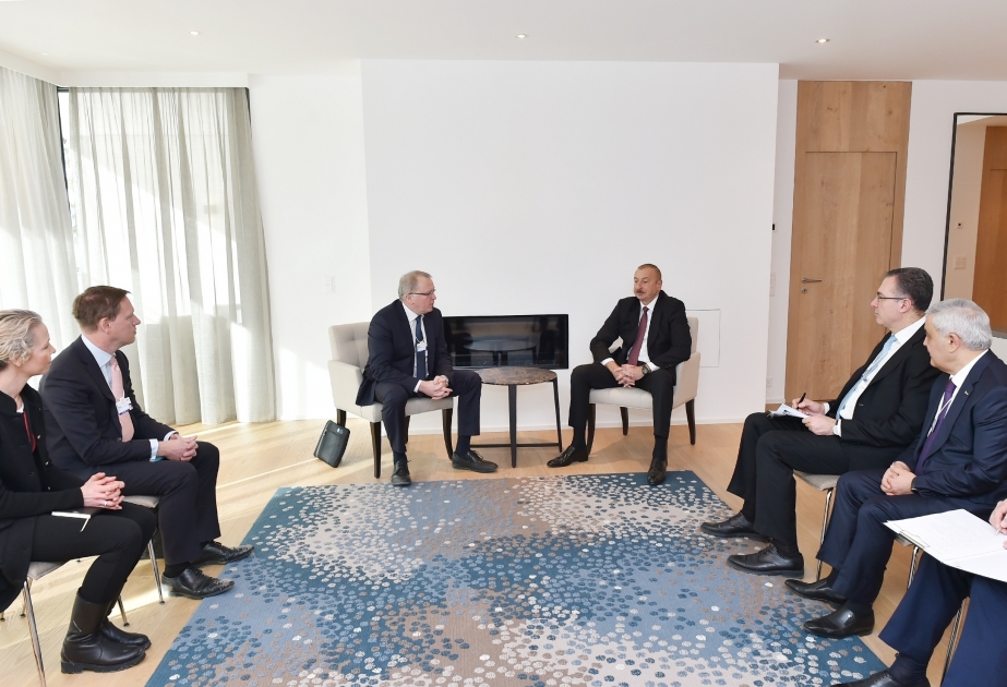 Ilham Aliyev se reunió con el director general de Equinor en Davos