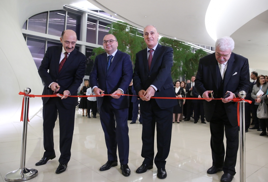 In Baku Fotoausstellung "Sie sind in Baku und Moskau beliebt" eröffnet VIDEO