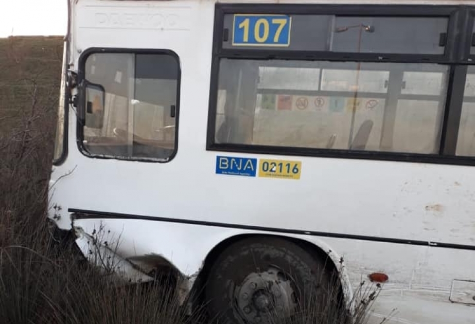Maştağa-Zabrat yolunda avtobus və minik avtomobilinin iştirakı ilə qəza olub