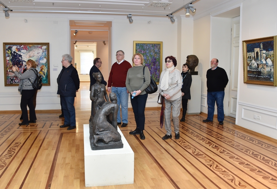 Участники конференции «Москва-Баку: диалог культур» побывали в Национальном музее искусств