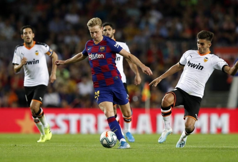 Valencia beat Barcelona 2-0