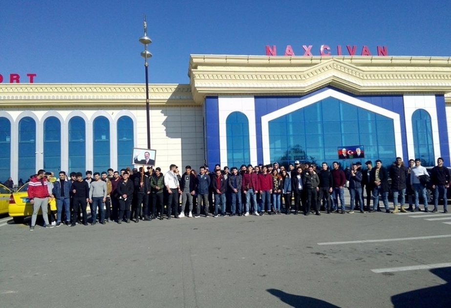 Азербайджанские студенты: Мы признательны нашему Президенту за помощь в эвакуации из зоны землетрясения