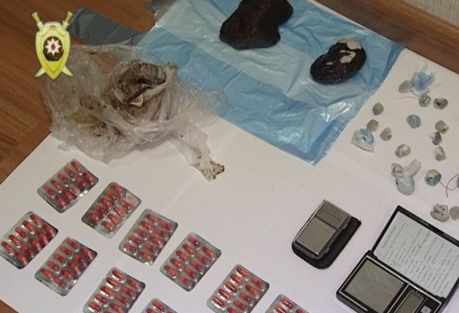 Astarada polis əməkdaşları iki nəfəri heroin satarkən yaxalayıblar