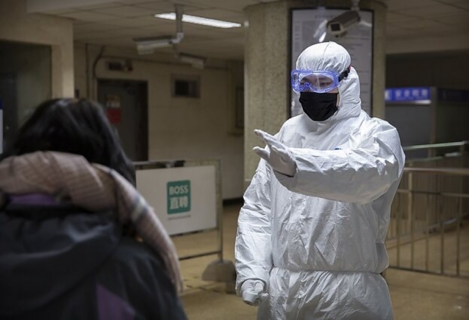 Litva səhiyyə işçiləri koronavirus təhlükəsi ilə bağlı ölkənin hava limanlarında növbə çəkirlər