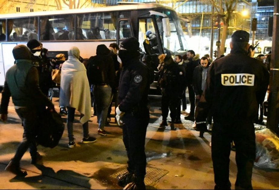 Parisin şimalındakı miqrant düşərgələri köçürülüb