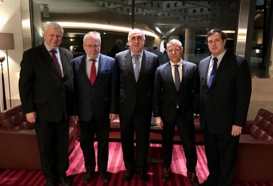 Elmar Mammadyarov se reúne con los copresidentes del grupo de Minsk de OSCE