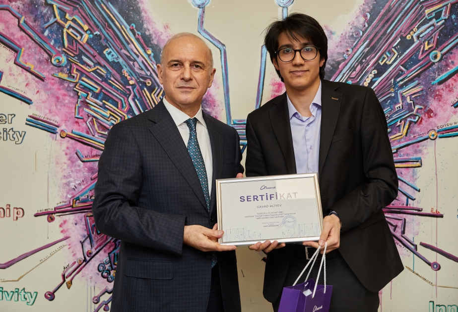 ®  28 студентов удостоены почётного звания «Стипендиата Azercell»