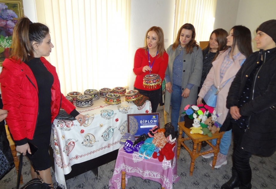 Şəkidə bədii tikmə ustası Türkan Əhmədovanın fərdi sərgisi açılıb