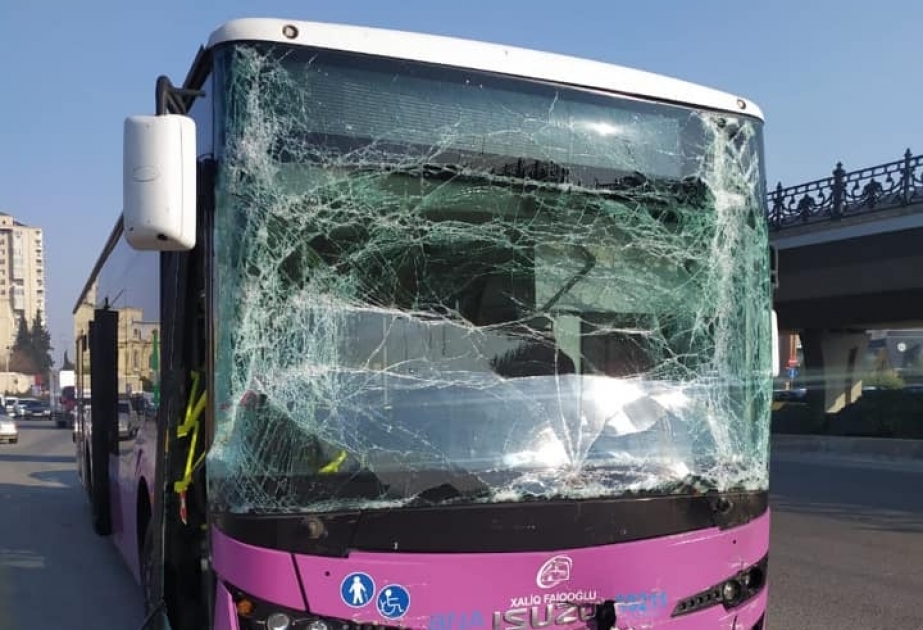 Bakıda iki sərnişin avtobusunun iştirakı ilə yol-nəqliyyat hadisəsi baş verib