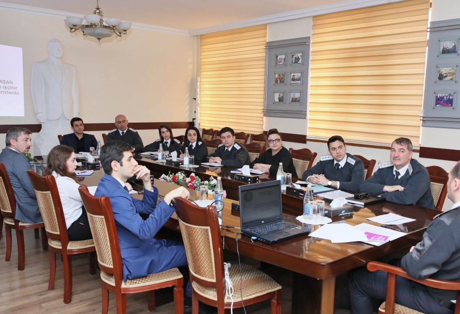 Miqrasiya orqanlarında çalışan işçilər üçün qısamüddətli kurslar keçirilib