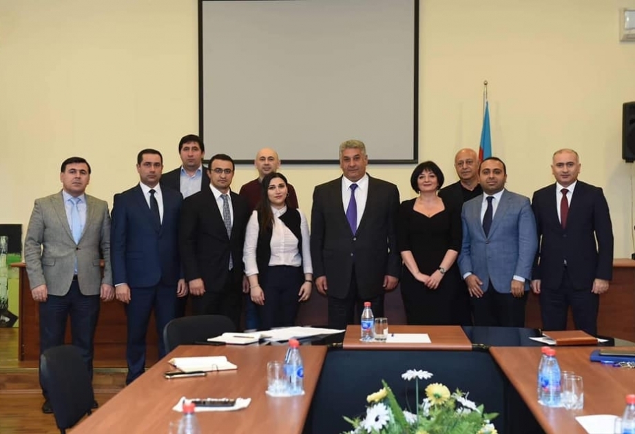 Ministro azerbaiyano se reúne con miembros de la Junta de la Federación de Periodistas Deportivos de Azerbaiyán