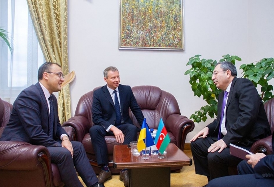 Se celebran consultas políticas entre Azerbaiyán y Ucrania