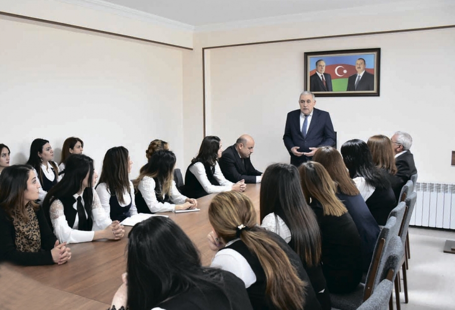 Ümumtəhsil məktəblərində çalışan 29 ibtidai sinif müəlliminə sertifikatlar təqdim olunub
