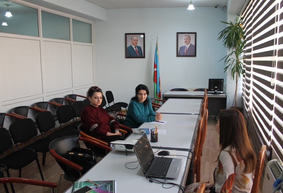 Kurikulum əsasında tapşırıqların hazırlanması və onların formaları mövzusunda müzakirələr aparılıb