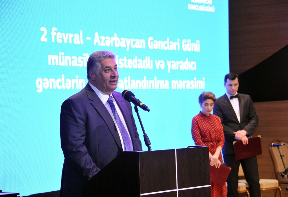 Gənclər və İdman Nazirliyi istedadlı və yaradıcı gəncləri mükafatlandırıb VİDEO