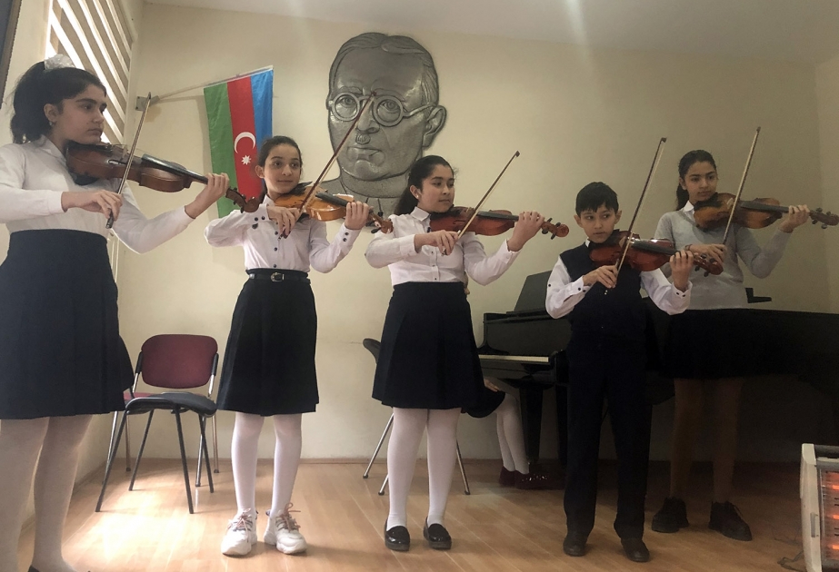 Musiqi məktəbində dünya bəstəkarlarının əsərləri səsləndirilib