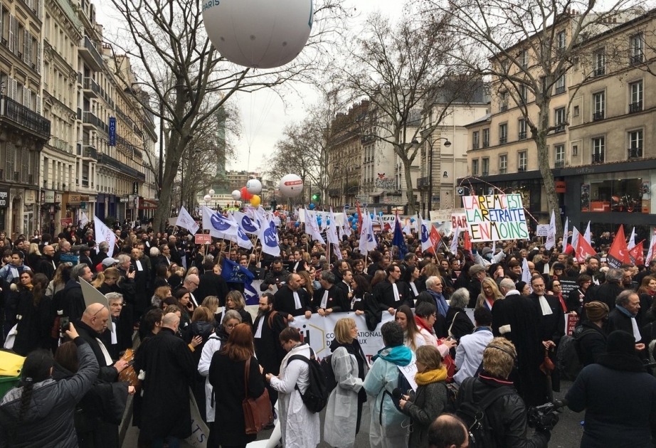 Grève en France: cette fois-ci ce sont les avocats qui manifestent